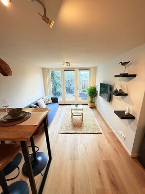 TV - Easy Stay Behind The Beach with free parking. (Zandvoort)