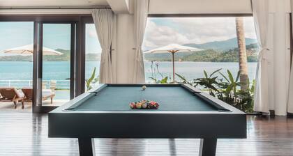 En vacances dans une villa contemporaine les pieds dans l'eau comme chez vous.