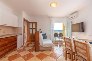 TV - Villa in Dramalj, family friendly, pool, close to the beach (Dramalj)