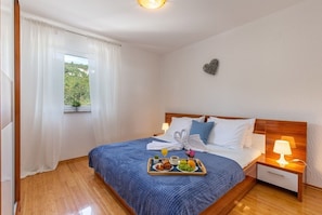 2 bedrooms, WiFi, bed sheets - Villa in Dramalj, family friendly, pool, close to the beach (Dramalj)