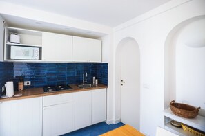 Fridge, microwave, stovetop, coffee/tea maker - Panoramic Attic in Anacapri (Anacapri)