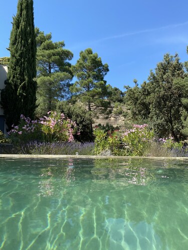 Villa d'architecte privative, calme, terrain arbore 5000m2, piscine chauffée13m