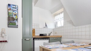 Kaffetrakter/tekoker, kjøleskap, mikrobølgeovn og ovn