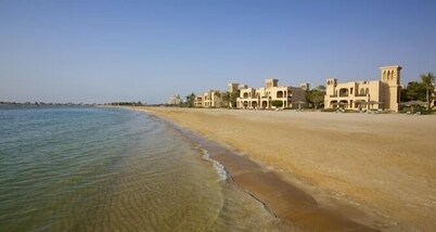 Townhouse with pool, near the beach, right at the golf course