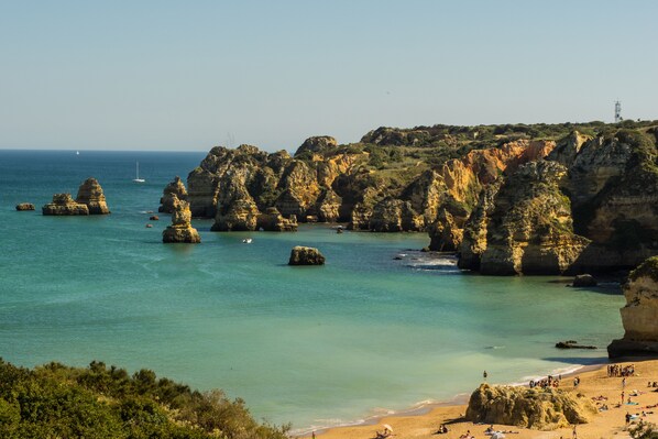 Beach nearby, sun loungers, beach towels - Exclusive vacation villa with sea view and heated pool (Lagos)