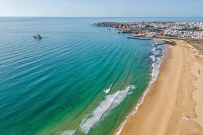 Beach nearby, sun loungers, beach towels - Exclusive vacation villa with sea view and heated pool (Lagos)