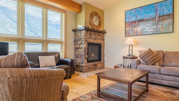 Townhome, 3 Bedrooms | Living area