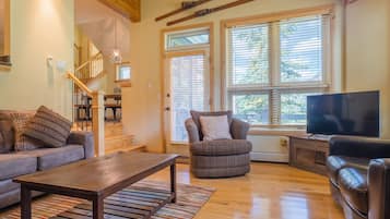 Townhome, 3 Bedrooms | Living area