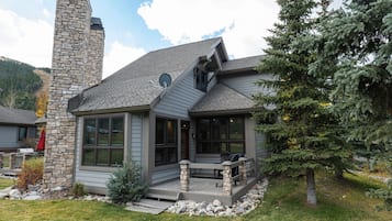 Townhome, 3 Bedrooms | BBQ/picnic area