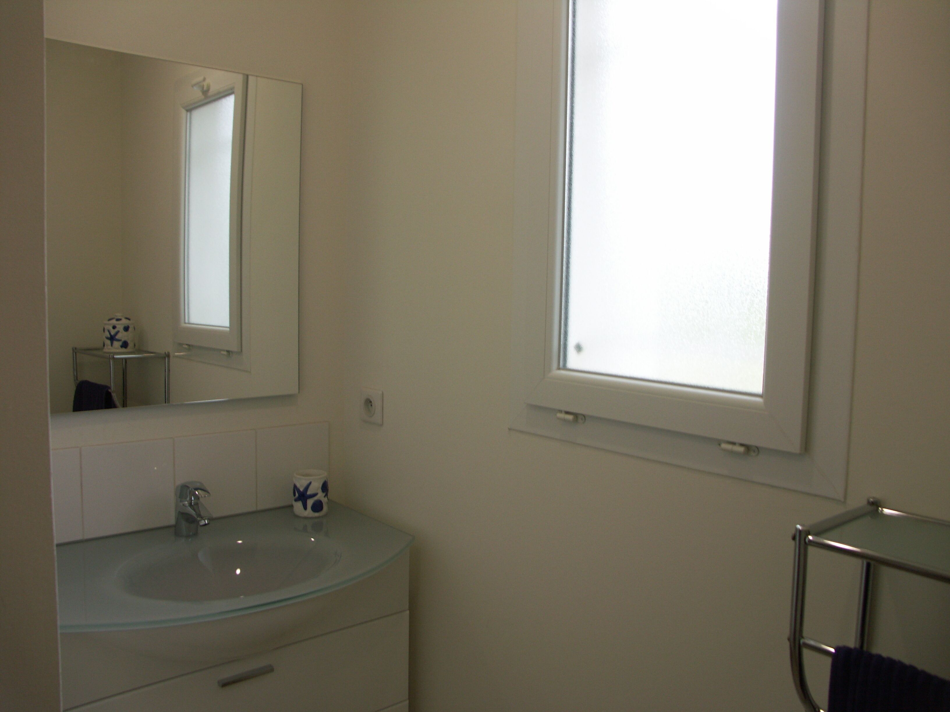 QUIET HOUSE WITH GARDEN AND PRIVATE PARKING IN GREAT PROPERTY