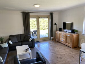 TV, DVD player, books, stereo - Holiday home at the beach in a holiday park (Wemeldinge)
