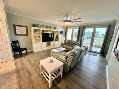 YOUR WATERFRONT GETAWAY ON THE GULF 