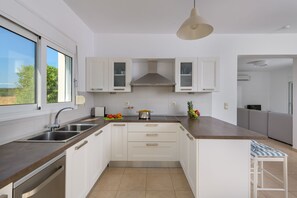 Refrigerador, horno, parrilla de estufa y lavavajillas 