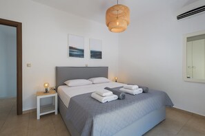 3 chambres, fer et planche à repasser, Wi-Fi, draps fournis