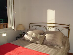 2 bedrooms, desk, iron/ironing board, travel cot