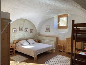 1 bedroom, iron/ironing board, travel crib, free WiFi - Spacious renovated apartment in an old sheepfold - "Coup de Cœur" guaranteed (Vars)