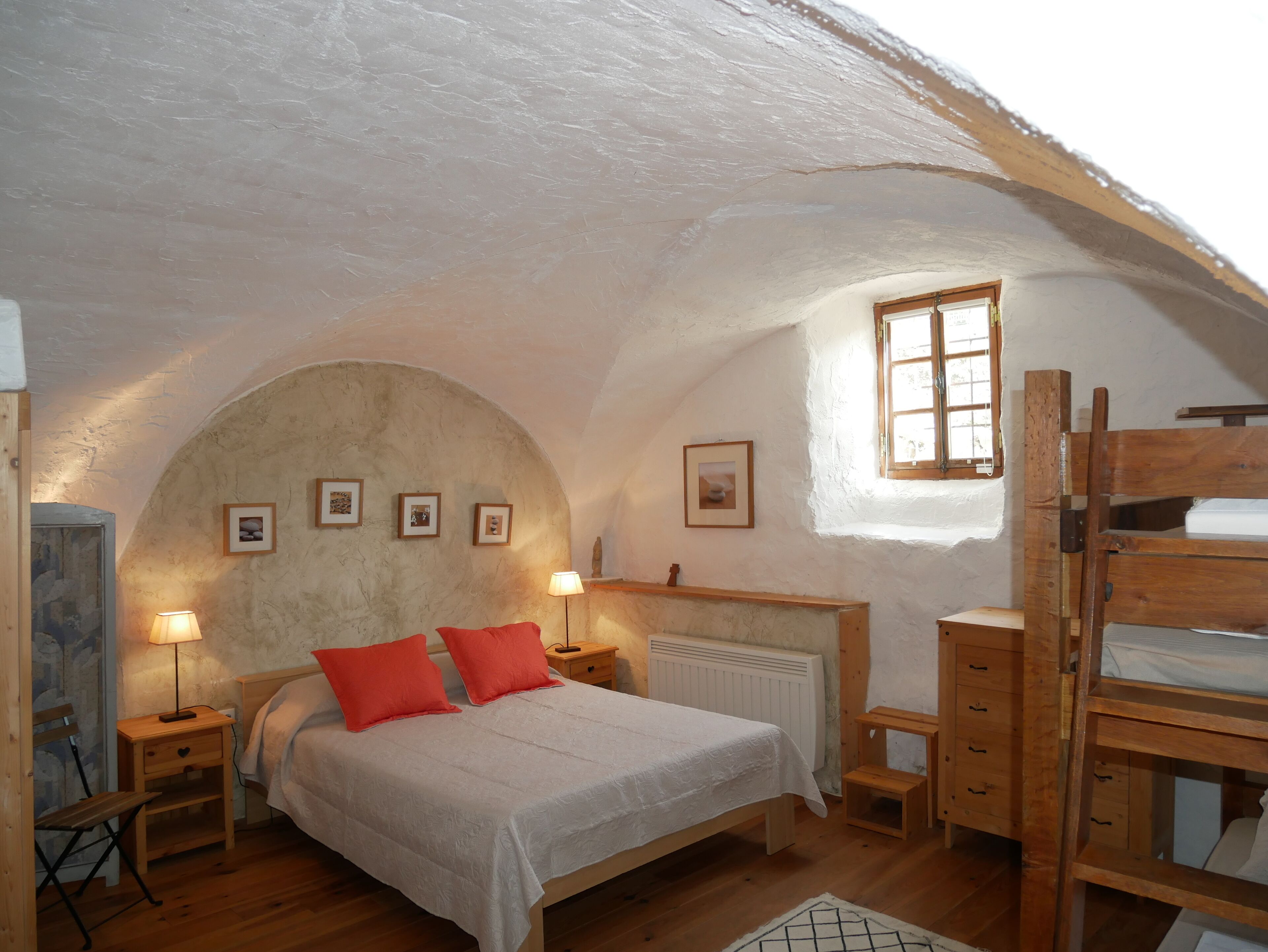Spacious renovated apartment in an old sheepfold. Nice village