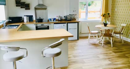 Mill Lane Cottage, a pretty cottage in beautiful countryside, 4 miles from Bath.