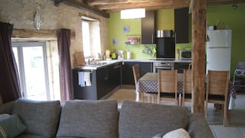 KjĂžleskap, mikrobĂžlgeovn, ovn og kokeplater