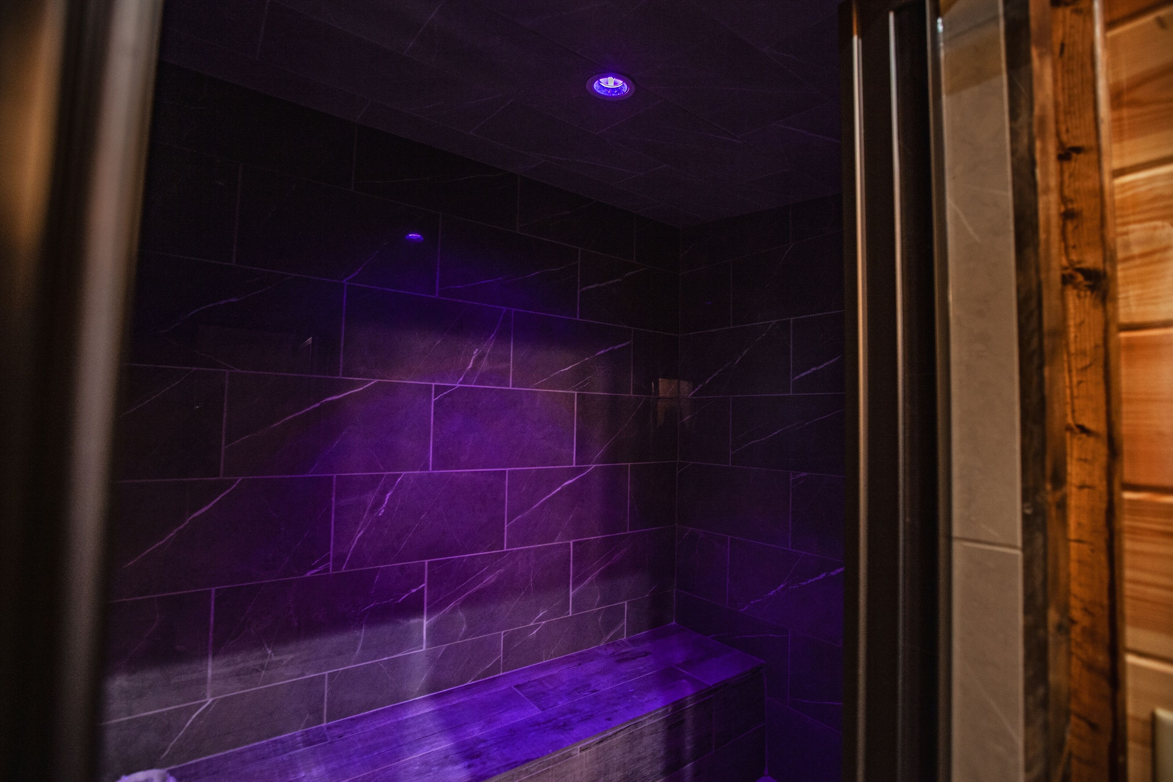 Ridge View, Hot Tub & Jacuzzi Tub, Steam Spa, Wood Outdoor Fireplace, Sleeps 4