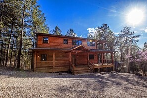 Exterior - Ridge View, Hot Tub & Jacuzzi Tub, Steam Spa, Wood Outdoor Fireplace, Sleeps 6 (Broken Bow)