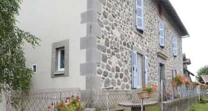 Auvergne house in quiet, 8 people, 4 bedrooms, comfortable