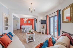 Televisión y chimenea 