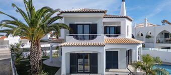 4-bedroom villa with garden and pool