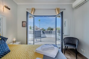 4 bedrooms, iron/ironing board, travel crib, free WiFi