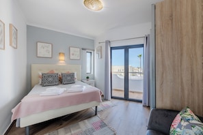 4 bedrooms, iron/ironing board, travel cot, free WiFi