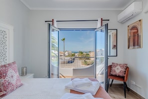 4 bedrooms, iron/ironing board, travel cot, free WiFi