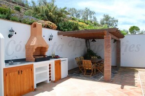 Outdoor dining - Large in a secluded location with private pool and stunning views (Cómpeta)