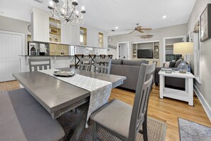 Dining - Paws, Pedals & Paradise- Golf Cart & Bikes Included! (Inlet Beach)