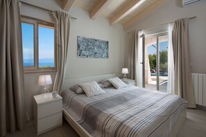 4 habitaciones, tabla de planchar con plancha y cuna de viaje