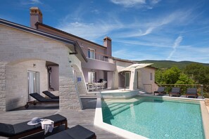 Outdoor pool, a heated pool