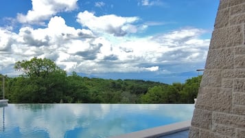 Piscine extérieure, piscine chauffée