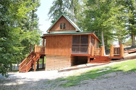 Exterior. The little cabin on the mountainside