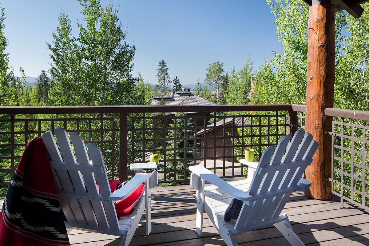 Slope-side Granite Ridge luxury lodge with ample space for all
