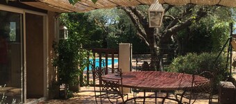 maison en pierres style mas provencal avec piscine pour 6 personnes