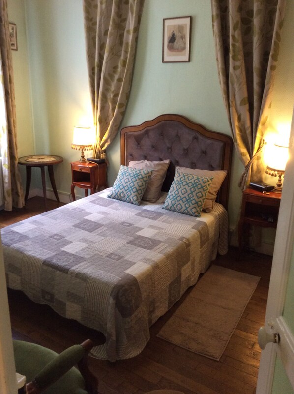 2 makuuhuonetta, silitysrauta/-lauta, Wi-Fi, vuodevaatteet