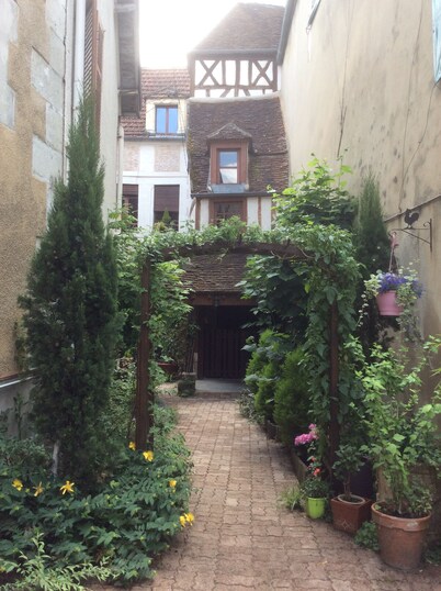 House located at the heart of Auxerre, very quiet, very good accommodations