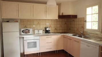 KĂŒhlschrank, Mikrowelle, Ofen, Herdplatte