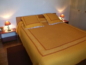 2 間睡房、熨斗/熨衫板、上網、床單