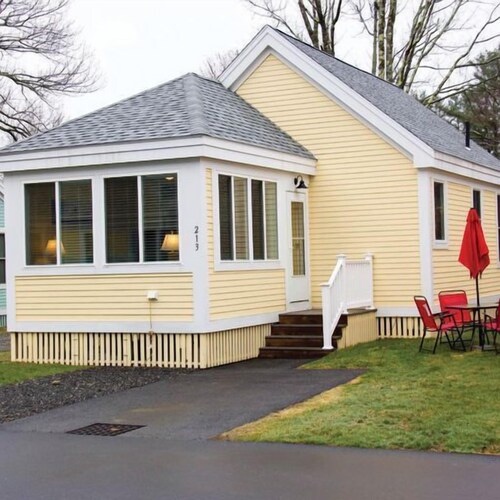 "Mylo & Otis" at Seaglass Village Cottages