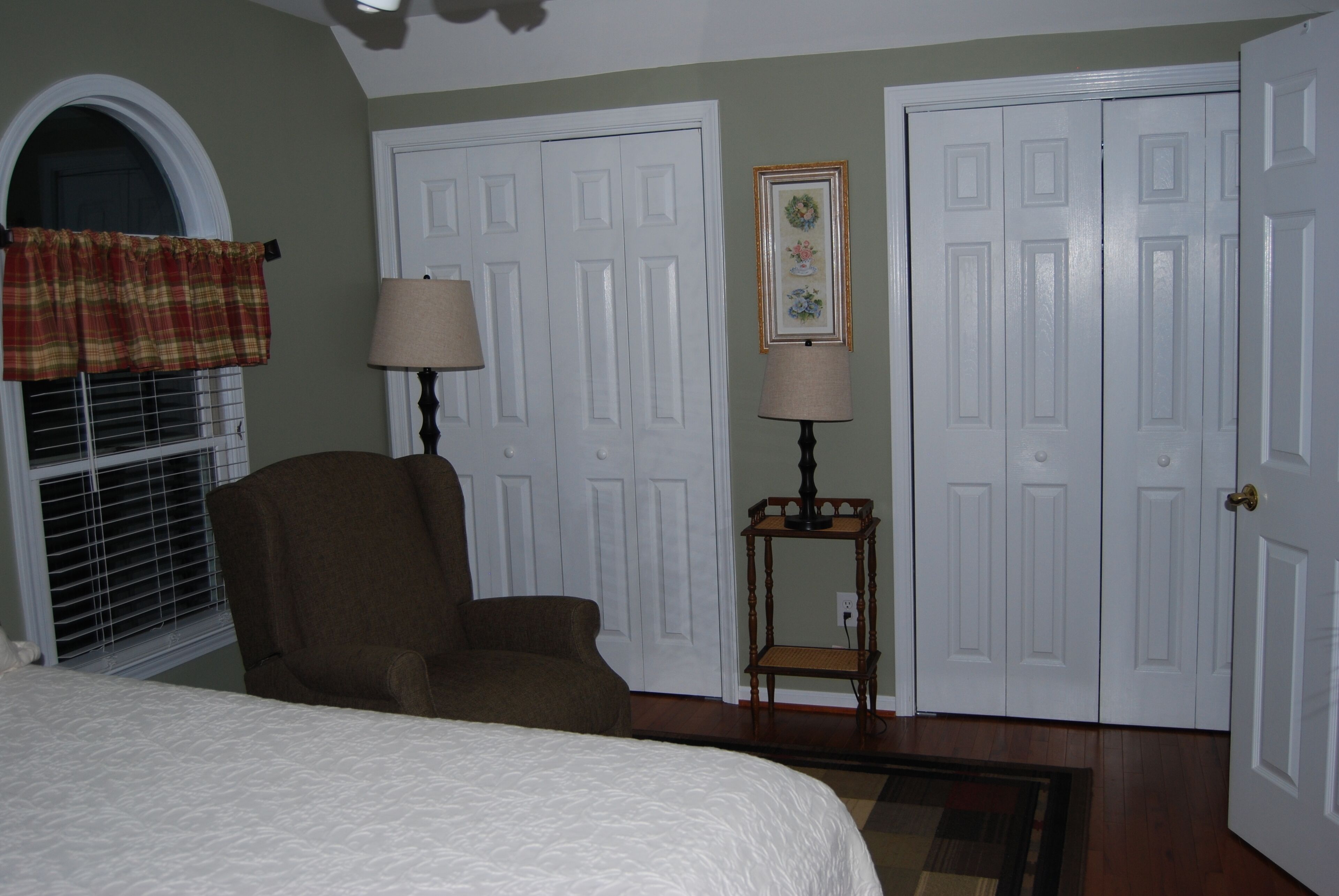 Clean, Quiet, Convenient, Comfortable Get-Away! Great Views!