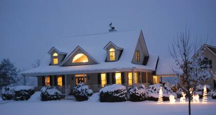 Cozy, Fully Furnished Mountain Retreat – Perfect for Nature Lovers!
