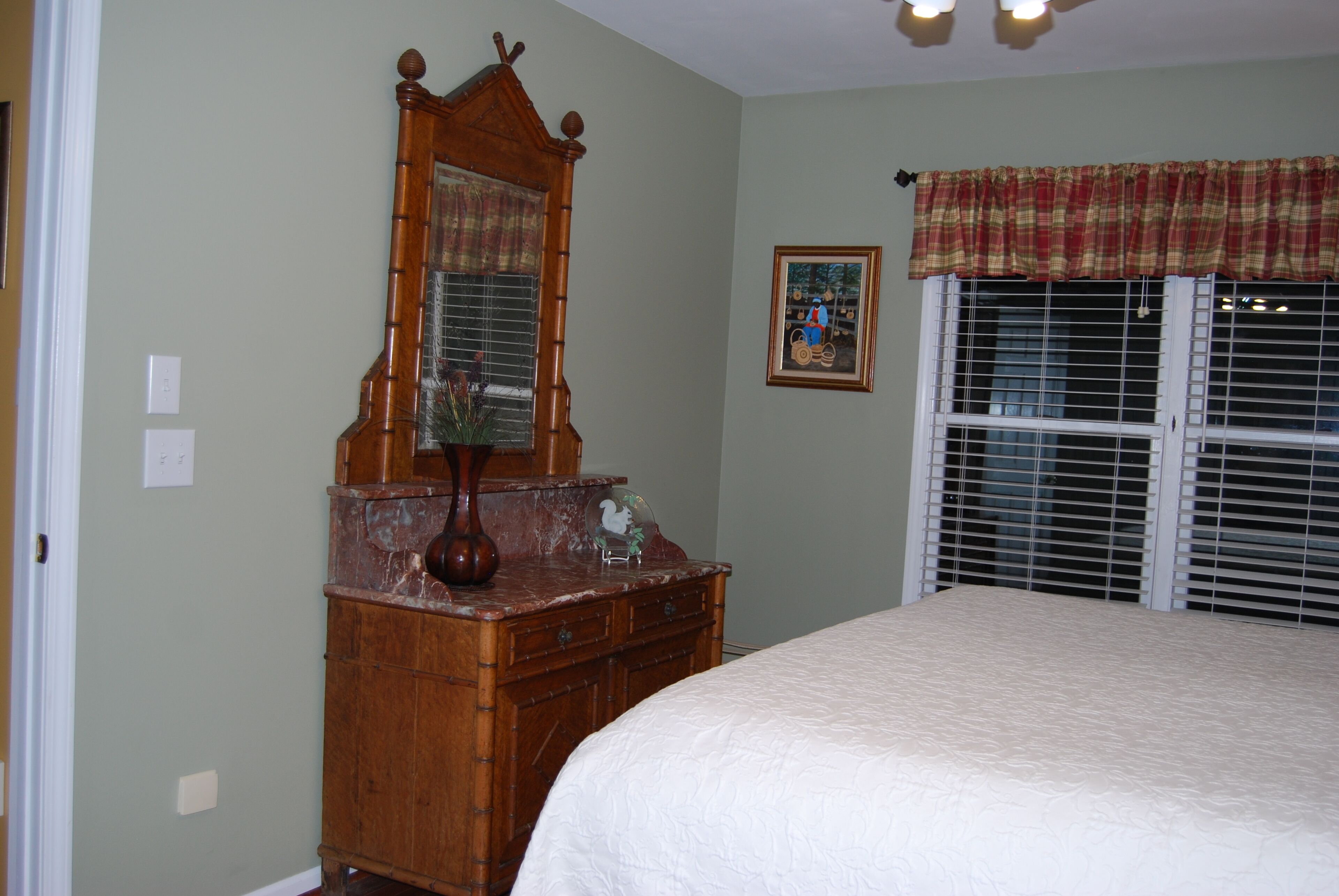 Clean, Quiet, Convenient, Comfortable Get-Away! Great Views!