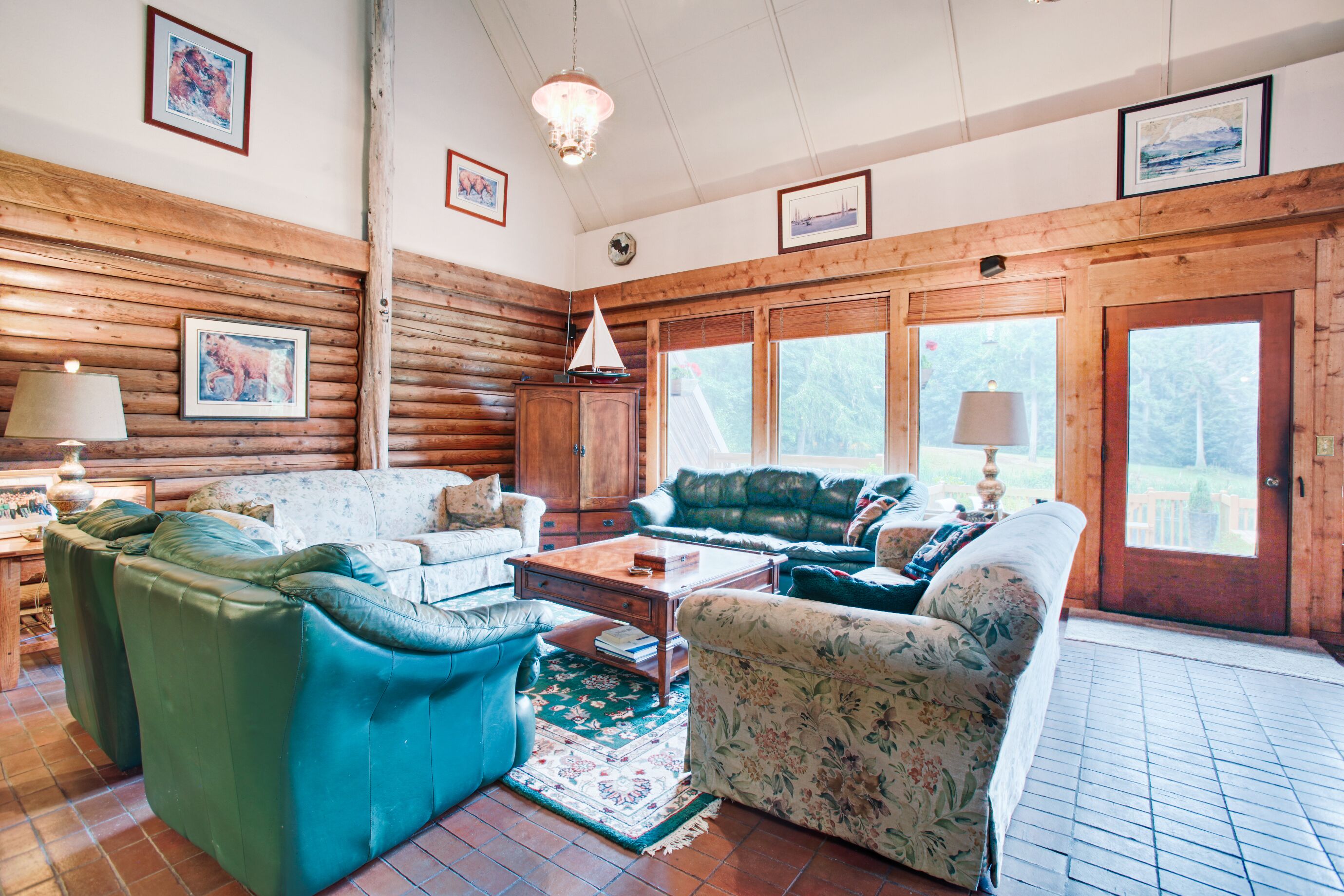 The ideal size and setting for your gathering of family, friends, or large group