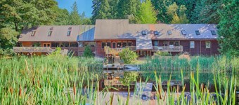 The ideal size and setting for your gathering of family, friends, or large group