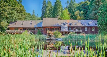 The ideal size and setting for your gathering of family, friends, or large group